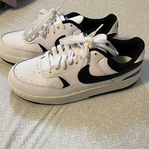 Black and white Nike air forces size 7 women’s